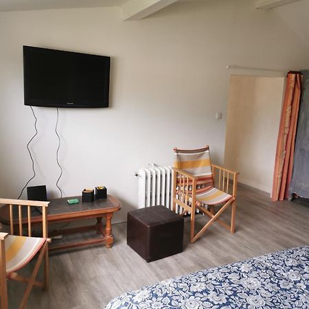 Logis St Cyrien Hotell Saint-Cyr-en-Val Exteriör bild
